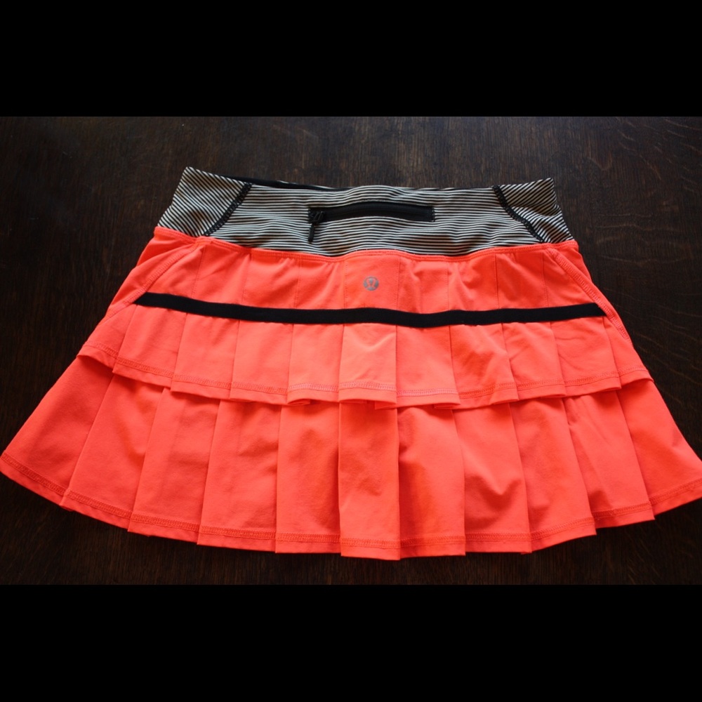 Super Cute Lululemon size 4 reg skirt!!
